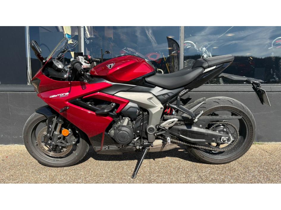 TRIUMPH 	DAYTONA 660 A2