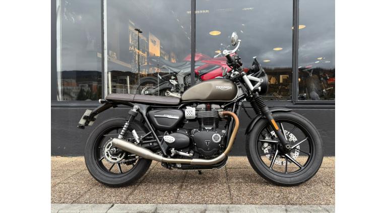 TRIUMPH STREET TWIN  900