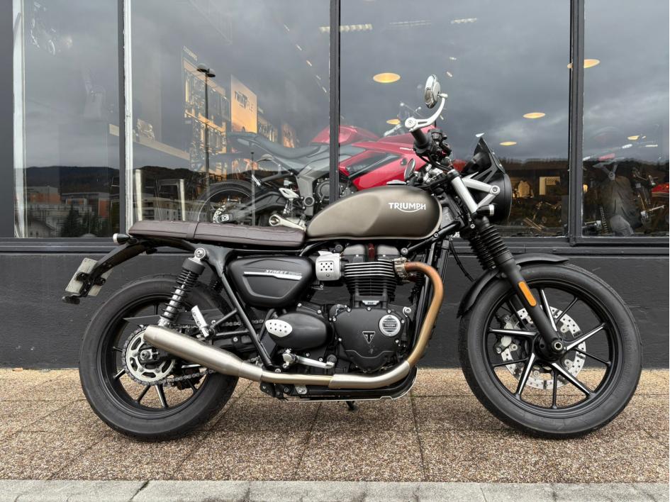 TRIUMPH STREET TWIN  900
