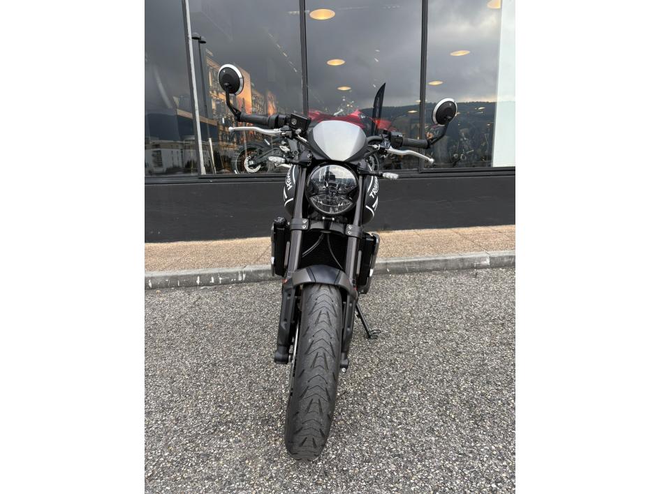 TRIUMPH TRIDENT 660