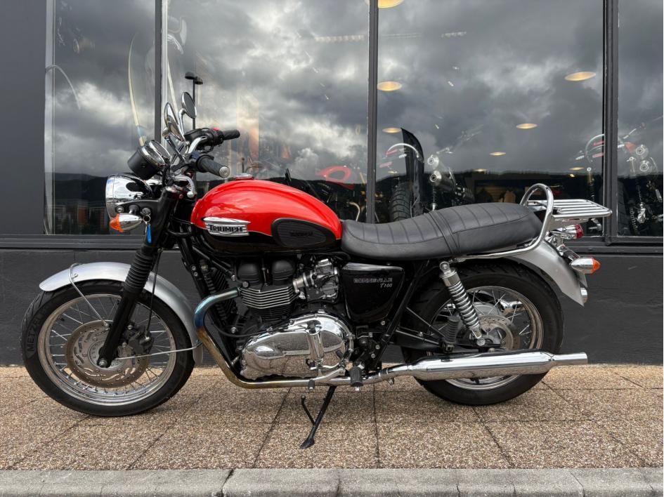 TRIUMPH BONNEVILLE 865 T100